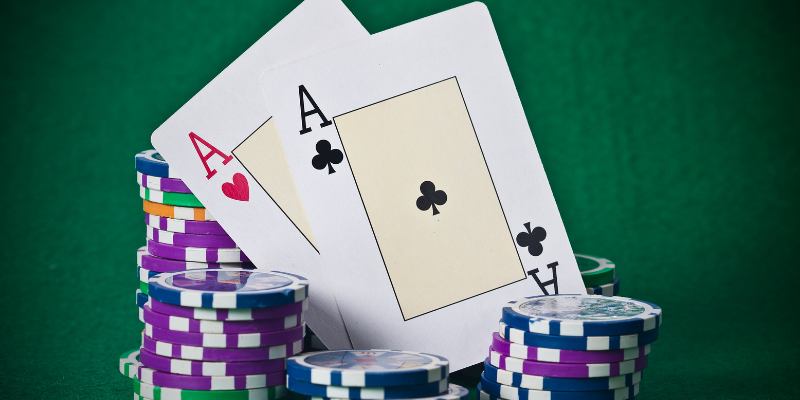 Trình tự của một ván bài hoàn chỉnh trong cách chơi game poker